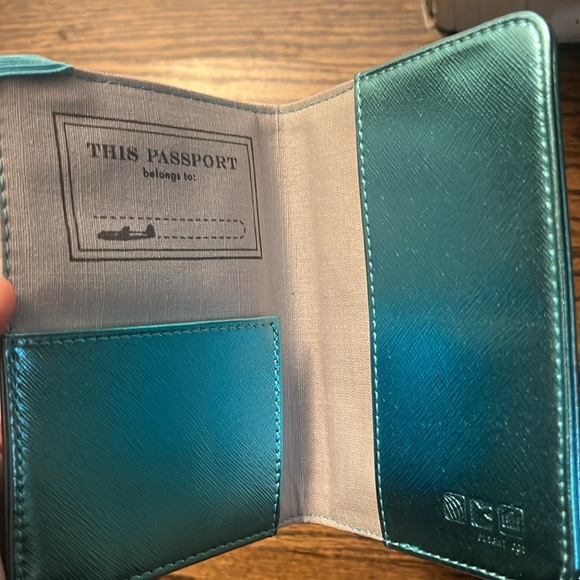 NWOT: Two unused passport holders from Flight 001 - Picture 4 of 5